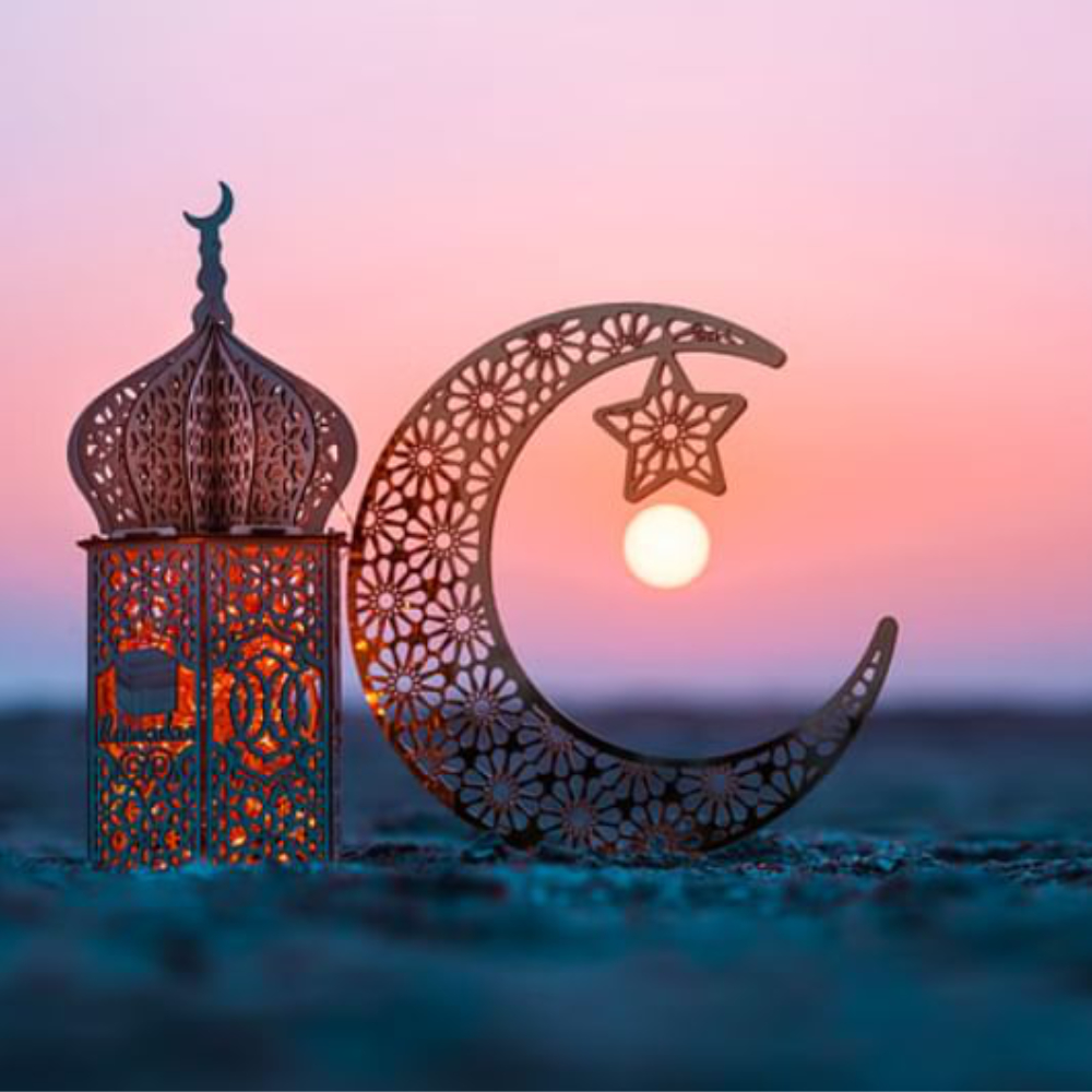 شهر رمضان .. عبادة وتراحم وتقاليد جميلة