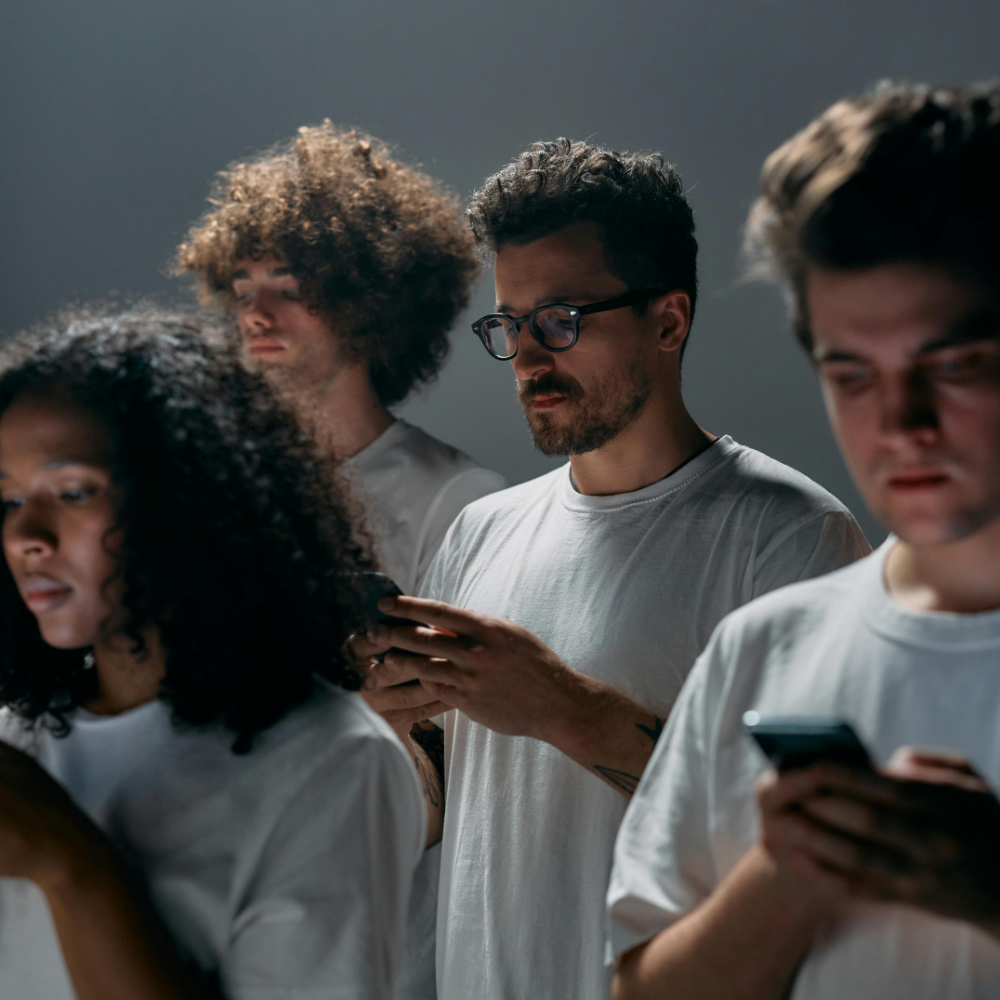 إدمان مواقع التواصل الاجتماع