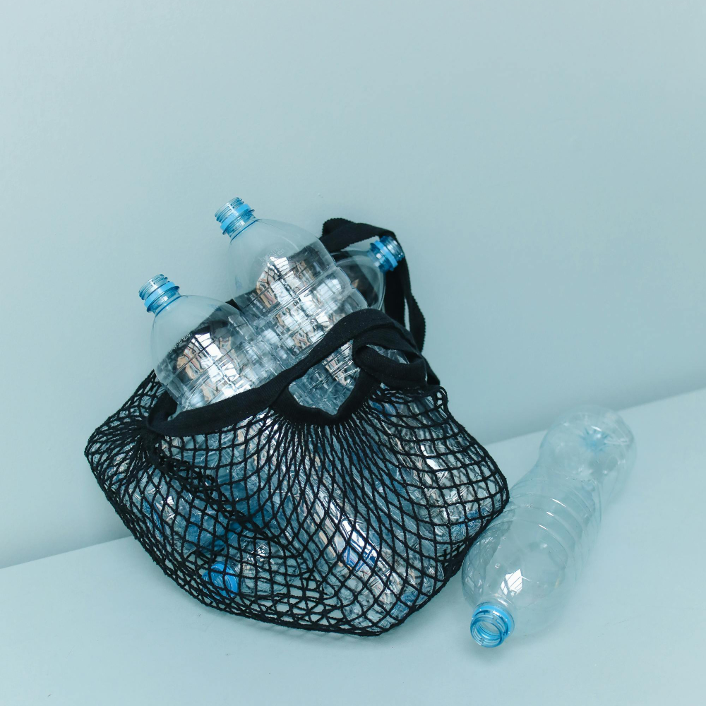 رحلة زجاجة البلاستيك.. من القمامة إلى إعادة التدوير