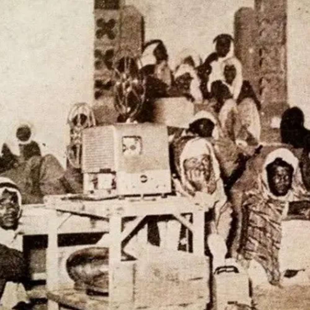 شاشات الزرقاء القديمة .. حين كانت السينما نافذة المدينة على العالم.